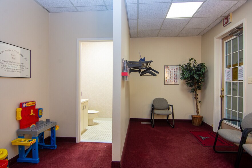 More Photos Of 27 Mountain Blvd, Warren Medical For Sale