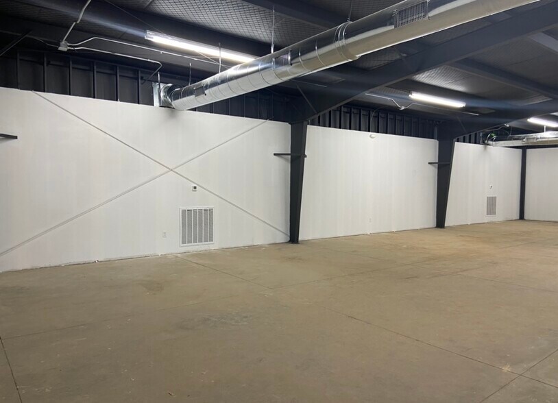 More Photos Of 107 E Deaderick St, Jackson Freestanding For Lease