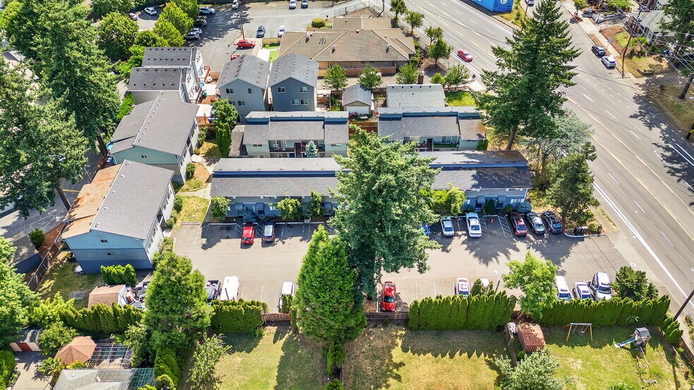 More Photos Of 16001 NE Halsey St, Portland Apartments For Sale