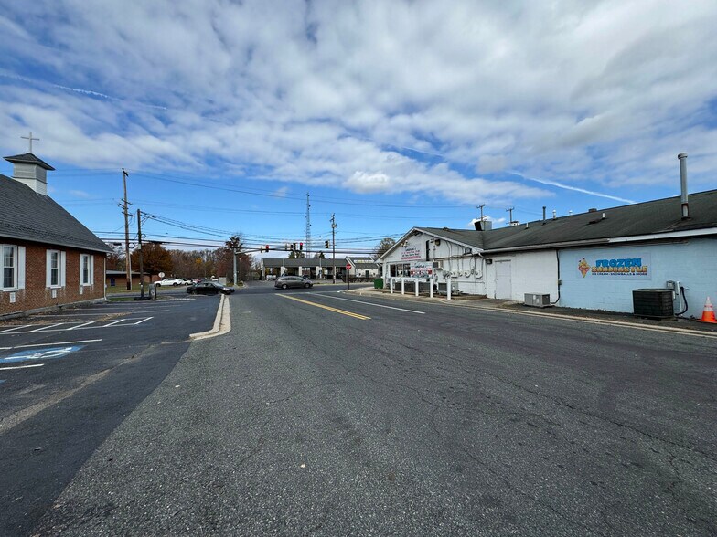 More Photos Of 2126 N Fountain Green Rd, Bel Air Supermarket For Sale