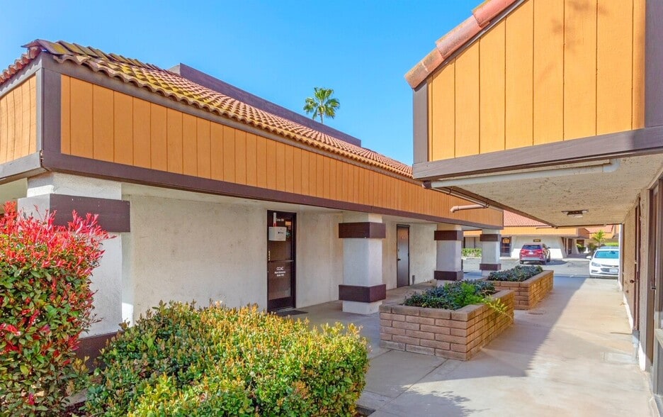 More Photos Of 1981 N Gateway Blvd, Fresno Unknown For Lease