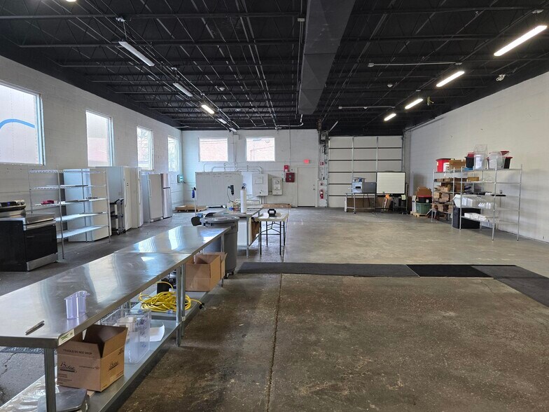 More Photos Of 8030 N Lawndale Ave, Skokie Warehouse For Sale
