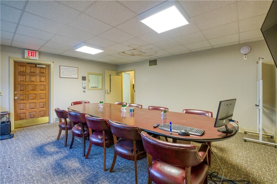 More Photos Of 111 W Pine Grove Rd, Fair Play Office For Sale