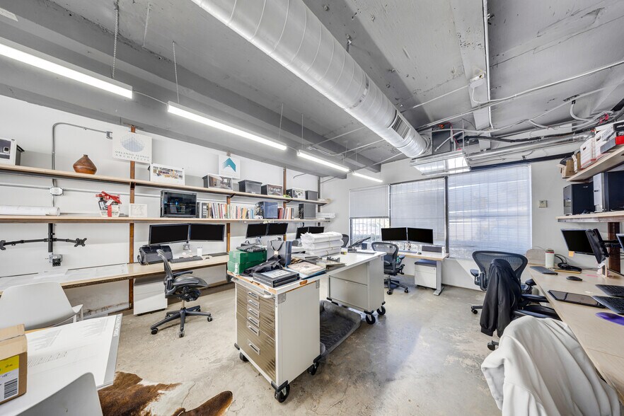More Photos Of 1235 SW 22nd St, Miami Office For Lease