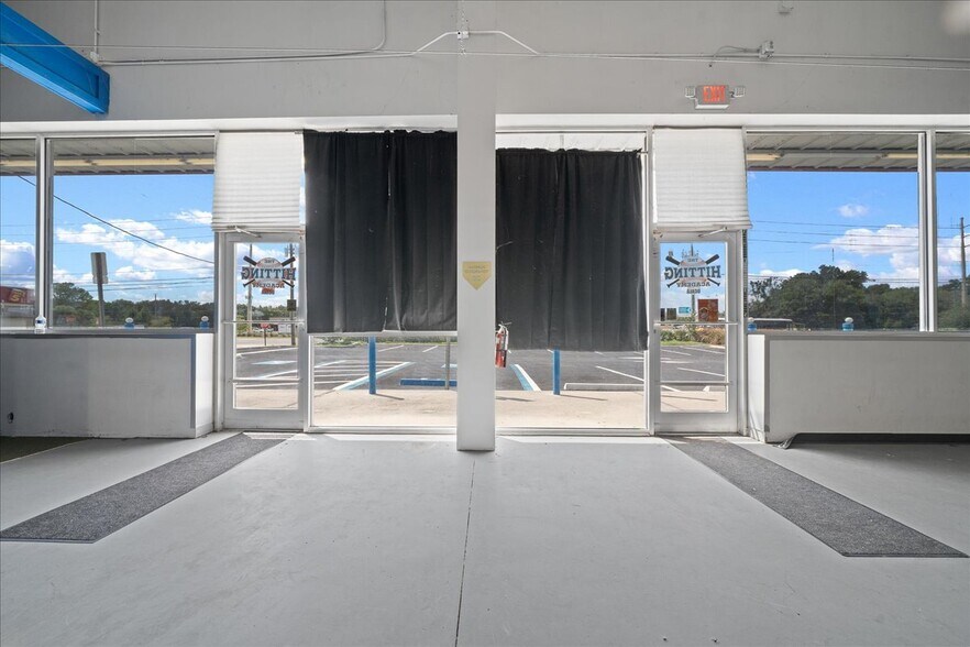 More Photos Of 2401 SE 58th Ave, Ocala General Retail For Sale