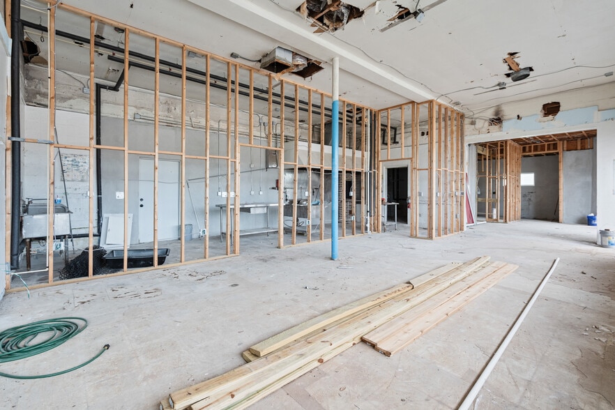 More Photos Of 2543 S Harbor City Blvd, Melbourne General Retail For Lease