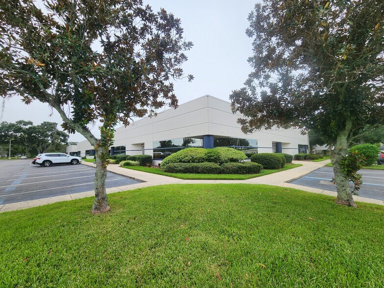 More Photos Of 5100 W Highway 40, Ocala Research And Development For Lease
