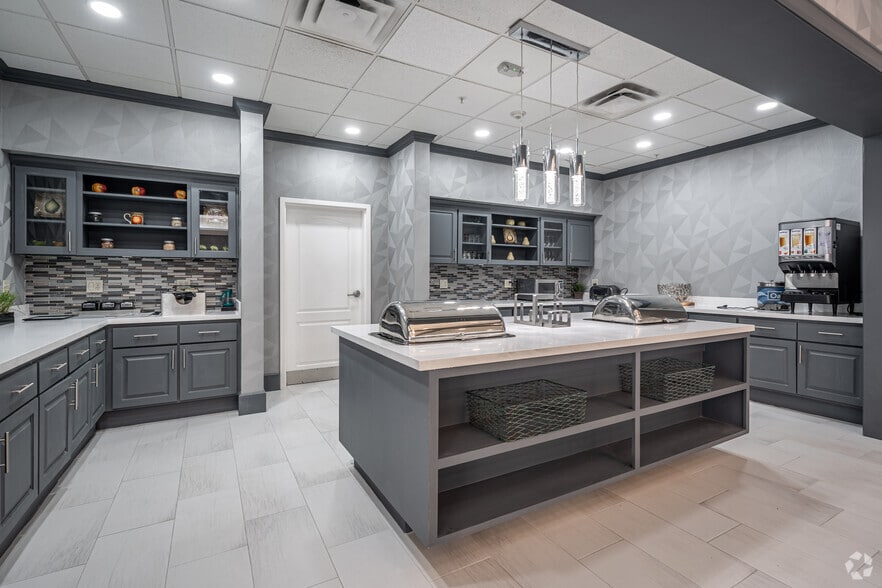 More Photos Of 14450 Park Row, Houston Hotel For Sale