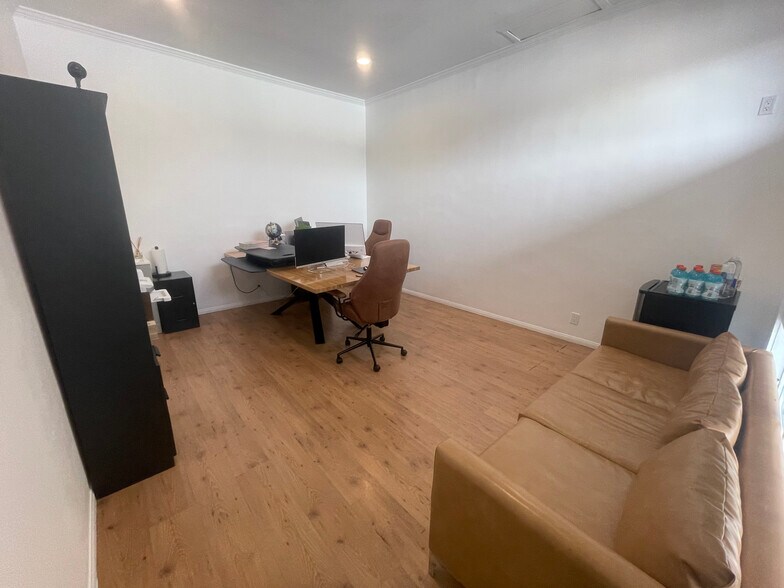 More Photos Of 7466 Beverly Blvd, Los Angeles Storefront Retail Office For Lease