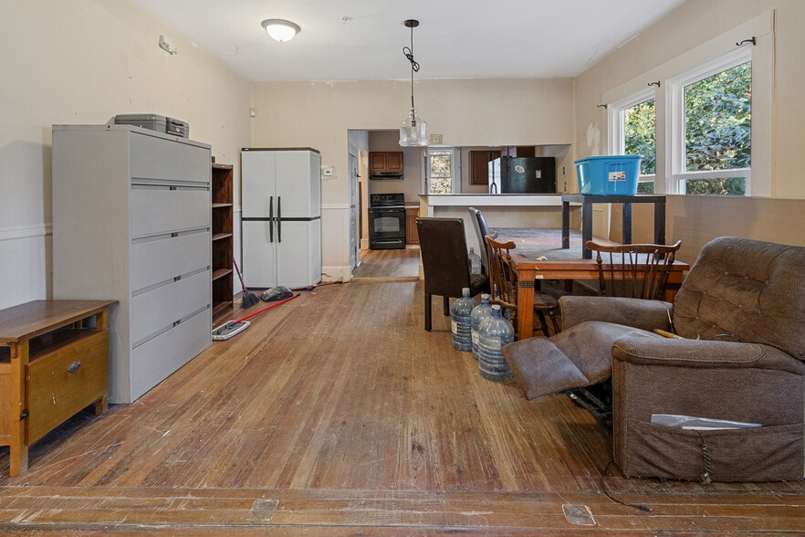 More Photos Of 960 Curry Pl, Macon-Bibb Healthcare For Sale