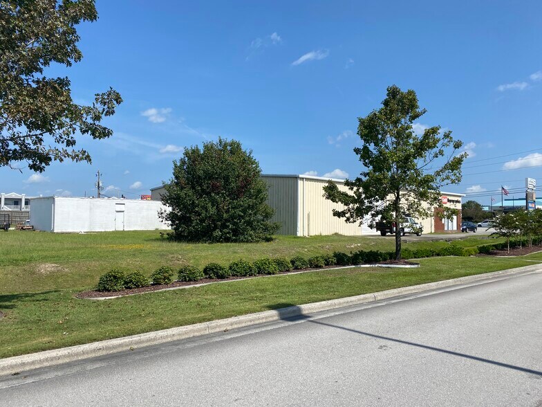 More Photos Of 487 Western Blvd, Jacksonville Freestanding For Lease