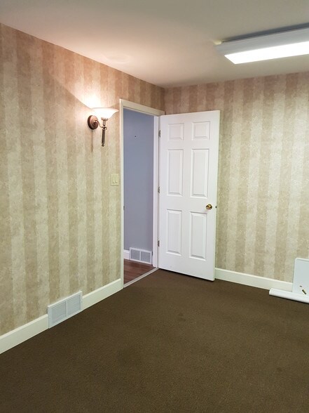 More Photos Of 864 Burdeck St, Schenectady Office For Sale