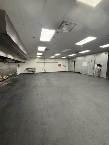 More Photos Of 7142 Lineweaver Rd, Warrenton Light Manufacturing For Lease