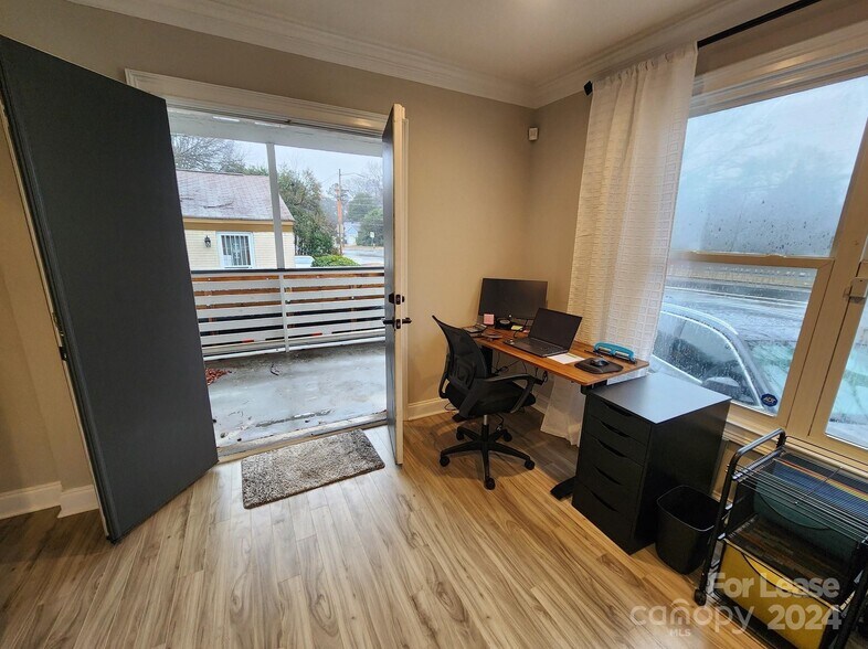 More Photos Of 1508 Remount Rd, Charlotte Showroom For Lease