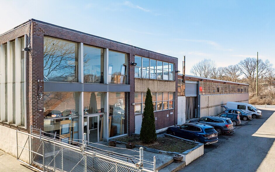 Primary Photo Of 150 N Macquesten Pky, Mount Vernon Warehouse For Lease