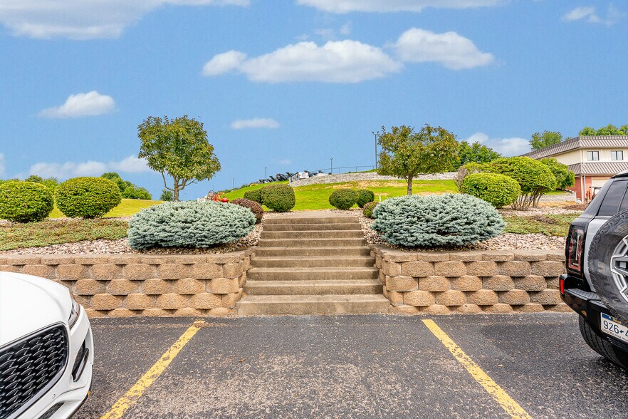 More Photos Of 2050 Winners Dr, Fairmont Auto Repair For Sale