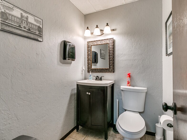 More Photos Of 219 E Main St, Norman Office For Sale