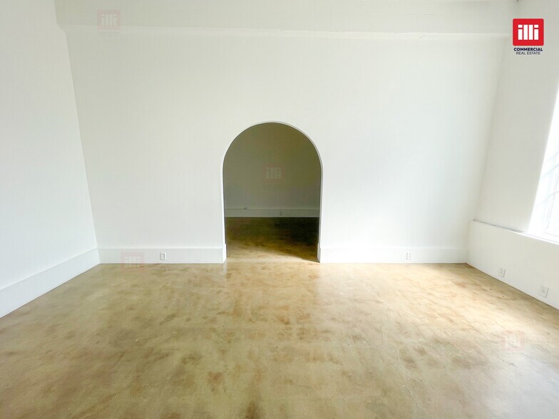 More Photos Of 1050-1054 N Cahuenga Blvd, Los Angeles Showroom For Lease