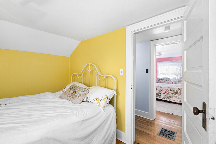 More Photos Of 60445 E Summit Rd W, Ashland Lodge Meeting Hall For Sale