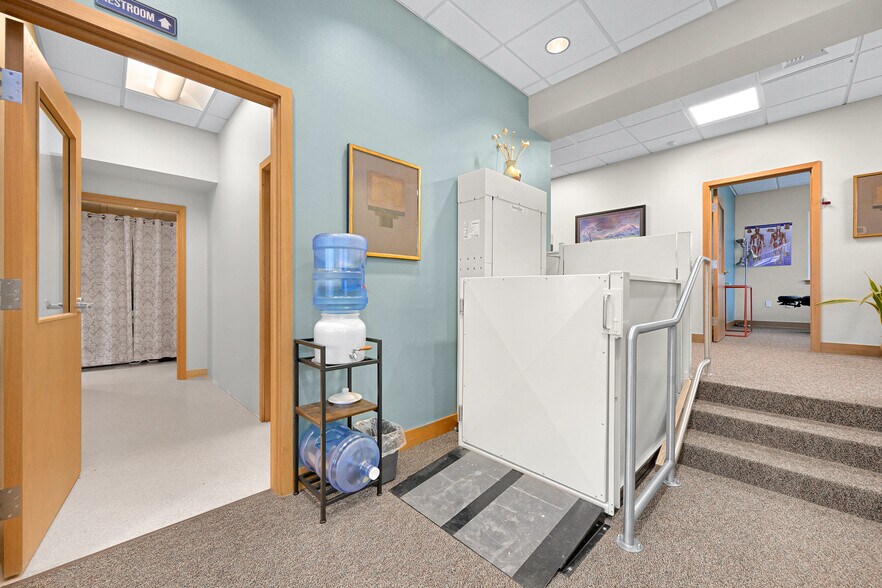 More Photos Of 701 E Holly St, Bellingham Office For Sale