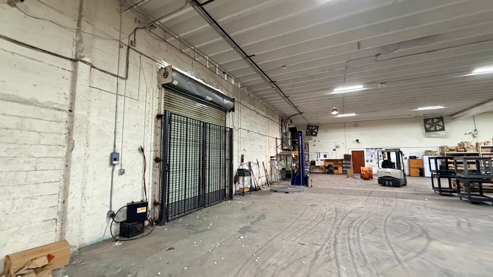 More Photos Of 1801 NE 149th St, Miami Warehouse For Lease