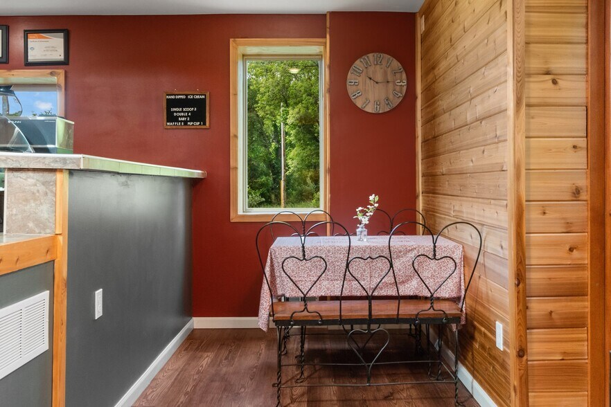 More Photos Of 915 S Clinton St, Stockbridge Restaurant For Sale