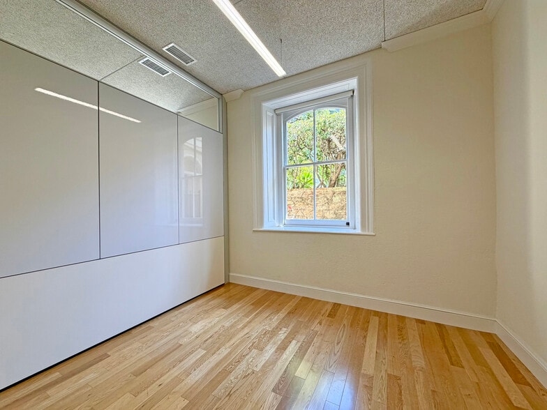 More Photos Of 925 De La Vina St, Santa Barbara Office For Lease