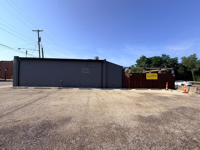 More Photos Of 46 S Leavitt Rd, Leavittsburg Bar For Sale