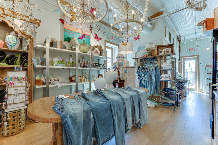 More Photos Of 1008 E 15th St, Plano Storefront Retail Office For Sale