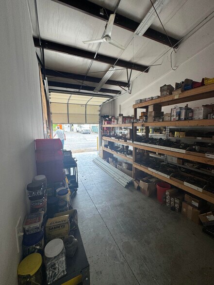 More Photos Of 3702 Neal Dr, Knoxville Light Manufacturing For Lease