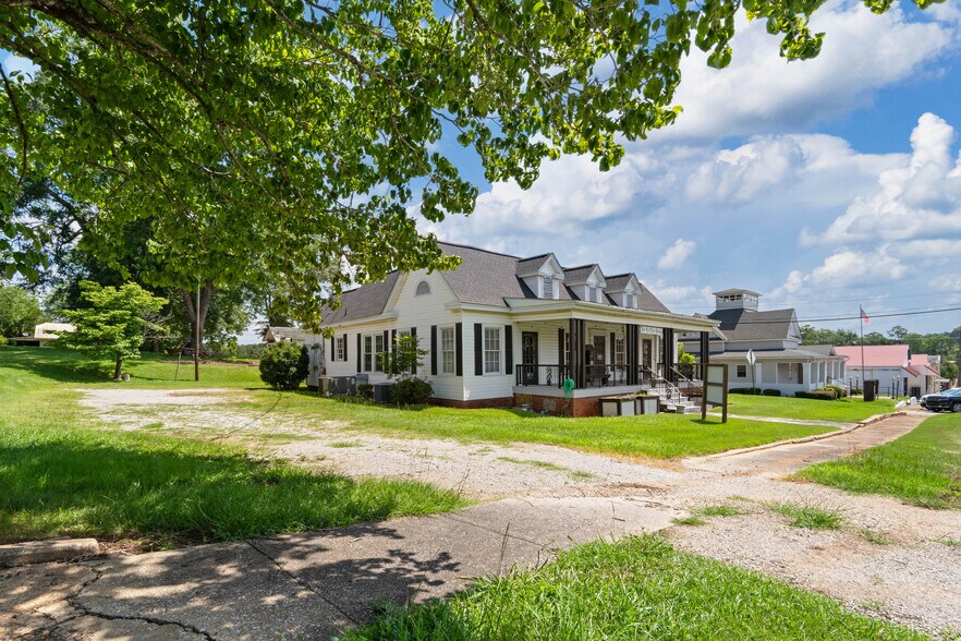 More Photos Of 104 W Broad St, Wedowee Medical For Sale