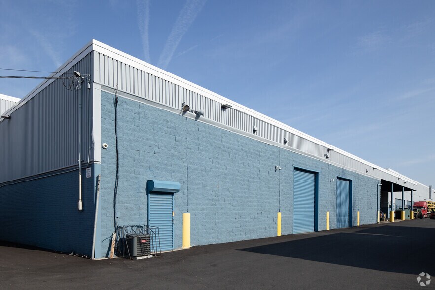More Photos Of 397-447 Ferry St, Newark Manufacturing For Lease
