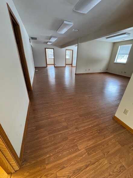 More Photos Of 1606 Commerce Dr, Sun Prairie Flex For Lease