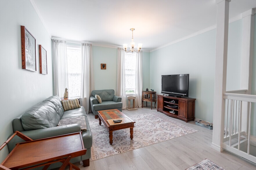 More Photos Of 7 Main St W, Ridgetown Storefront Retail Residential For Sale