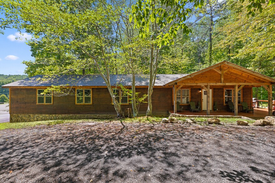 More Photos Of 340 Willow Creek Dr, Blue Ridge Hotel For Sale
