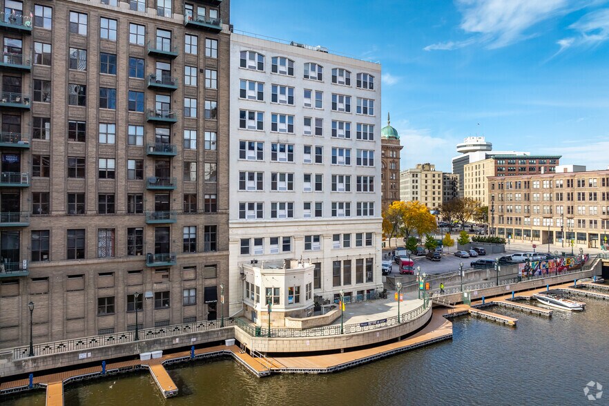More Photos Of 740 N Plankinton Ave, Milwaukee Apartments For Lease