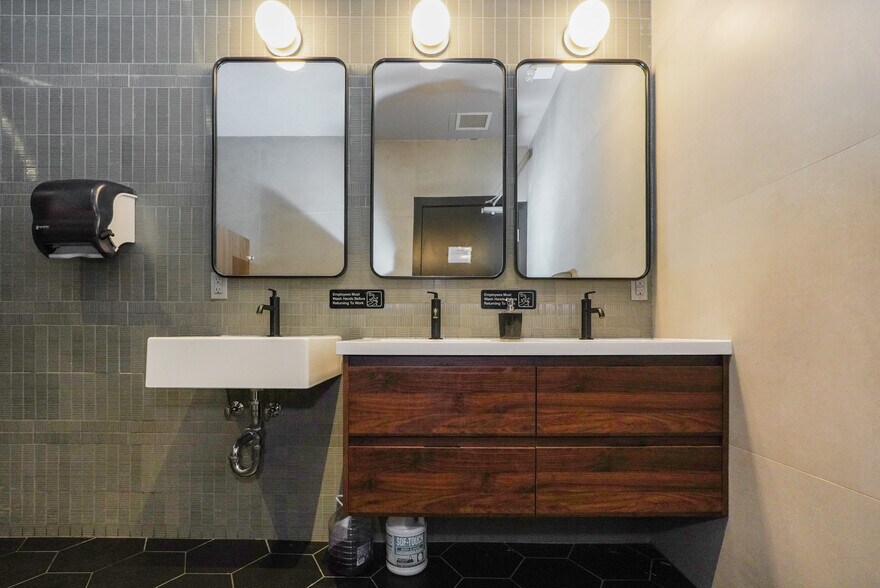 More Photos Of 933-939 Richmond Ave, Staten Island Freestanding For Sale