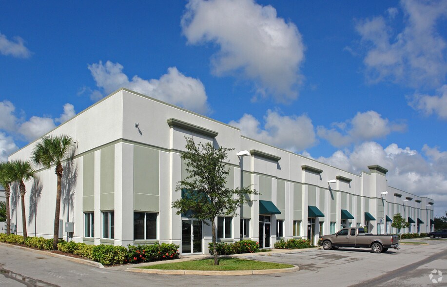 More Photos Of 2721-2737 NW 19th St, Pompano Beach Warehouse For Lease