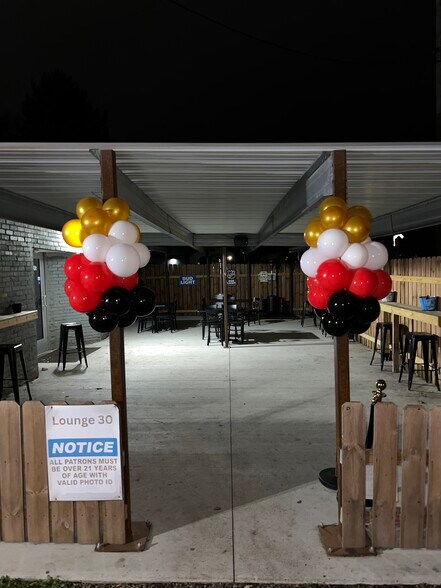 More Photos Of 1134 Lee St, Zanesville Bar For Sale