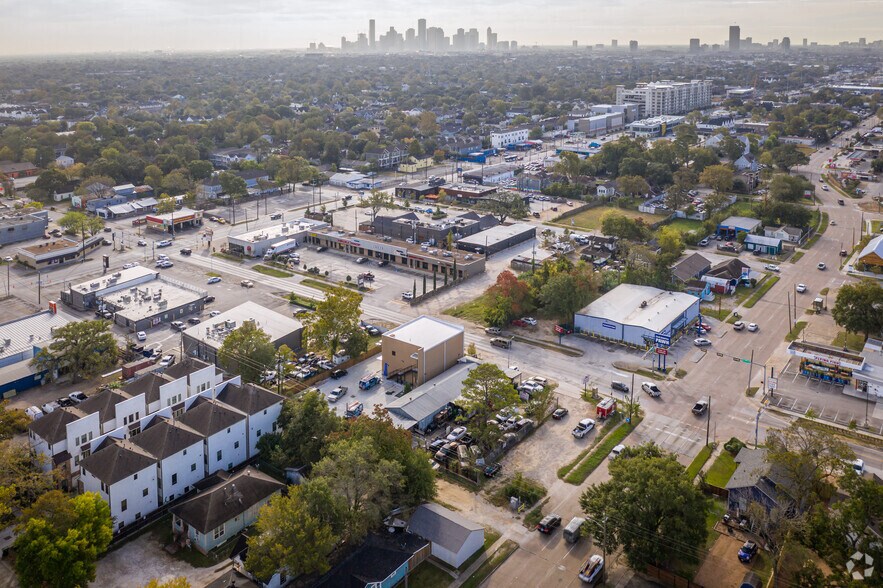 More Photos Of 729 W 19th St, Houston Storefront Retail Office For Sale