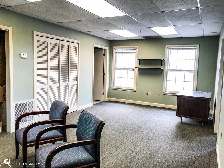 More Photos Of 7961 Hwy 92, Woodstock Medical For Lease
