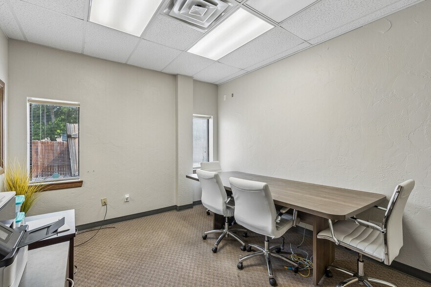 More Photos Of 405 W 2nd St, Edmond Office For Lease