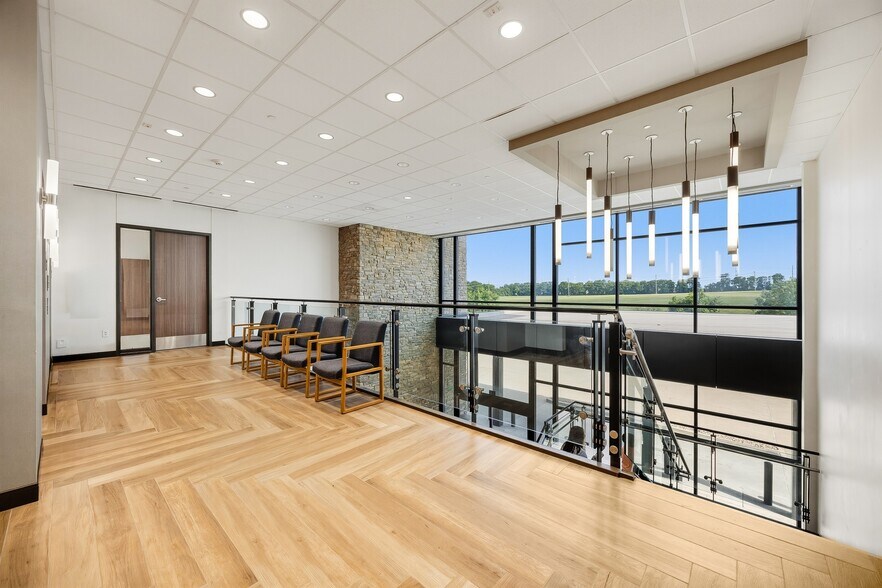 More Photos Of 204 Medical Dr, Sherman Medical For Lease