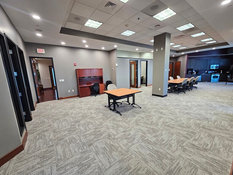 More Photos Of 10610 Metromont Pky, Charlotte Office For Lease
