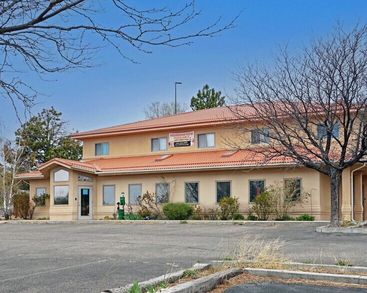 More Photos Of 131 Eastgate Dr, Los Alamos Veterinarian Kennel For Sale