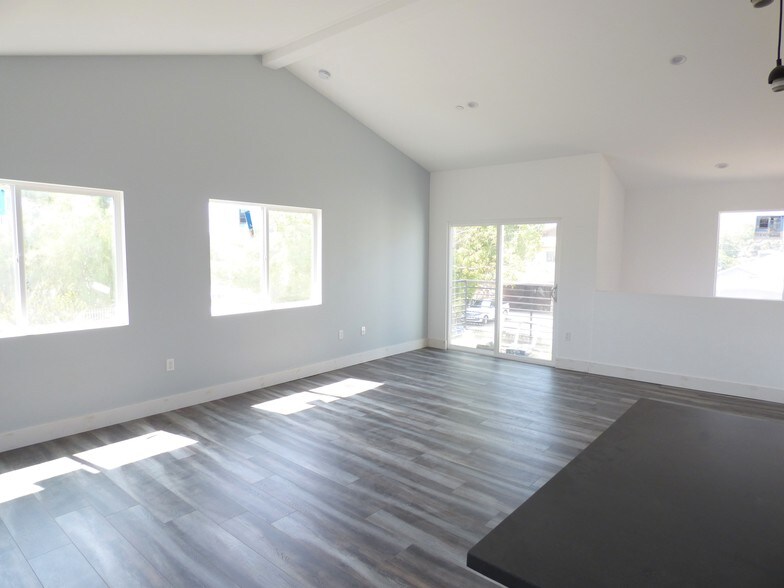 More Photos Of 6732 Irvine Ave, North Hollywood Apartments For Sale