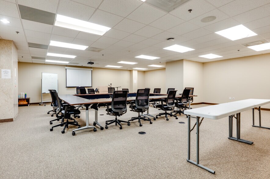 More Photos Of 307 W 7th St, Fort Worth Office For Sale