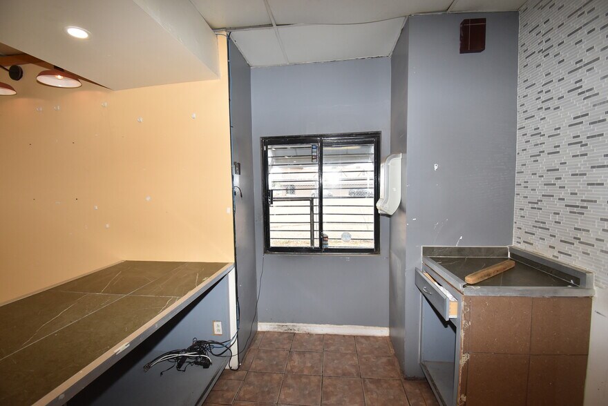 More Photos Of 9659 Dyer St, El Paso Freestanding For Lease