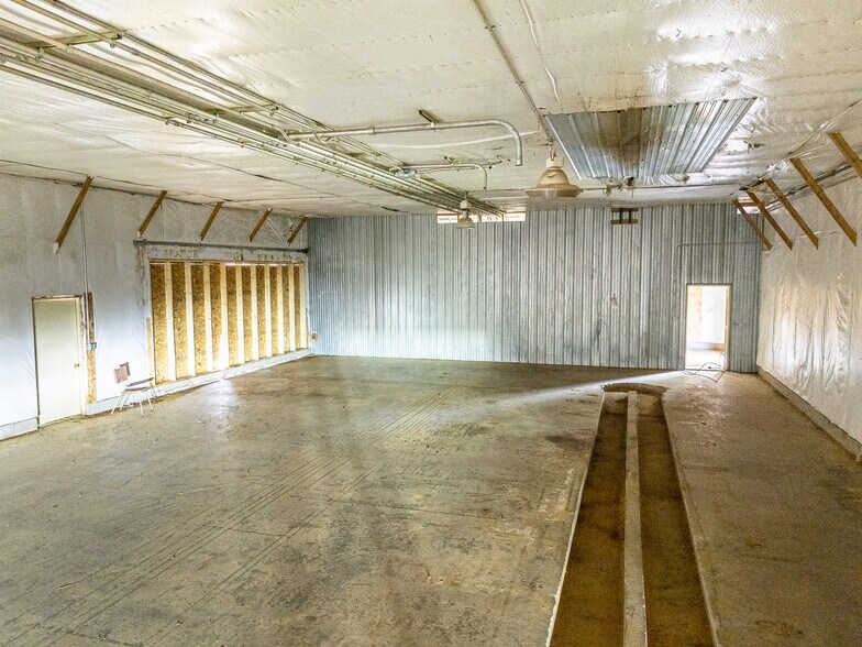 More Photos Of 11022 State Highway 122, Upson Warehouse For Sale
