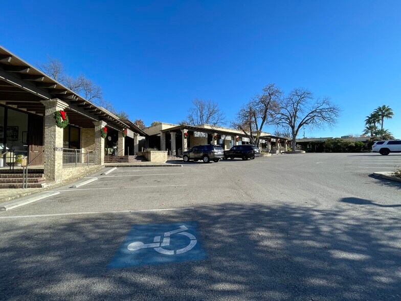 More Photos Of 5800 Broadway St, San Antonio Unknown For Lease